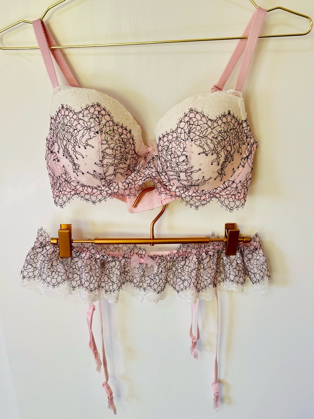Victoria's Secret|Dream Angels Pink Ivory & Black Lace Bra & Matching Garter 36C